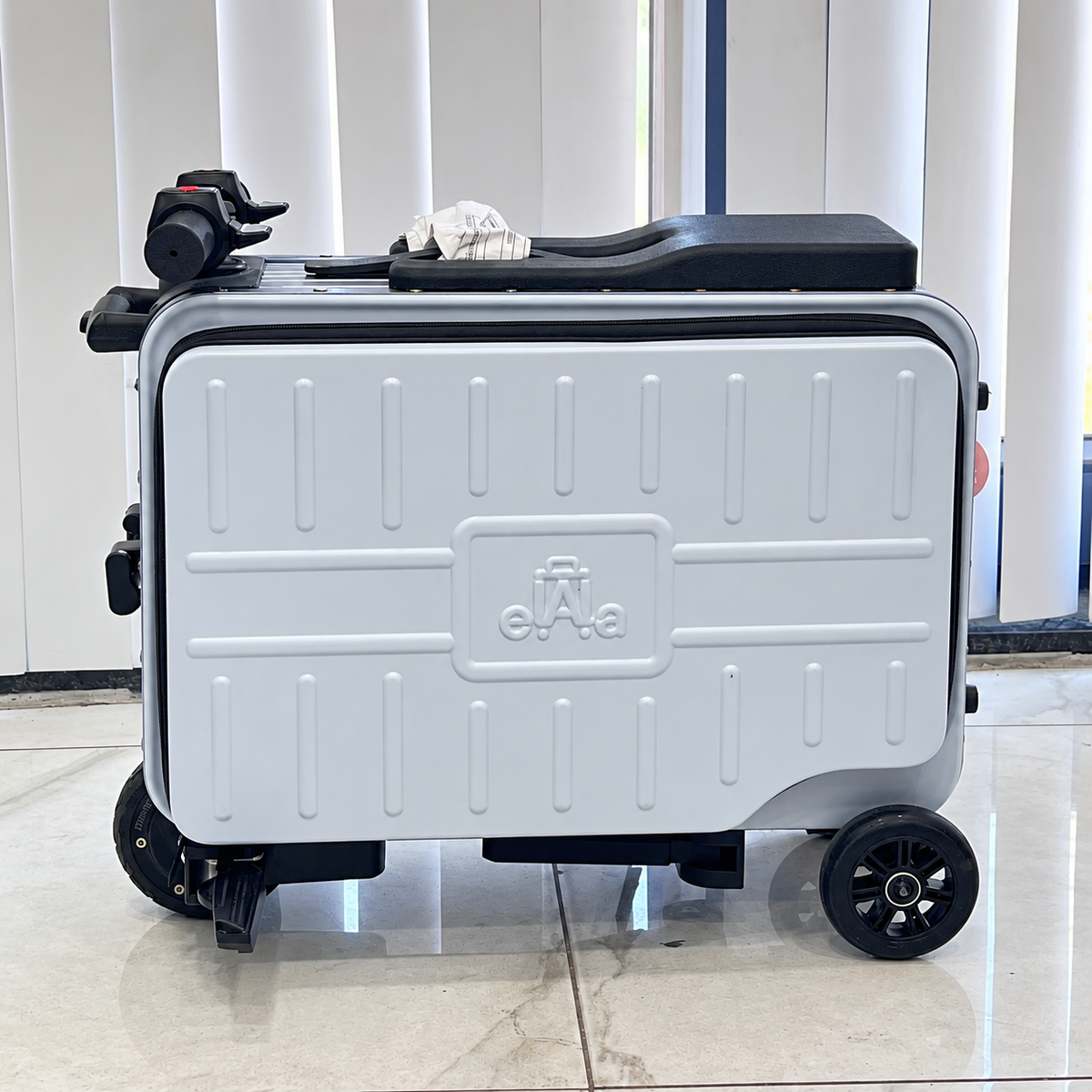 OUTLET-ELEKTRİKLİ BİNEBİLİR VALİZ – VALİZ VE SCOOTER BİR ARADA!