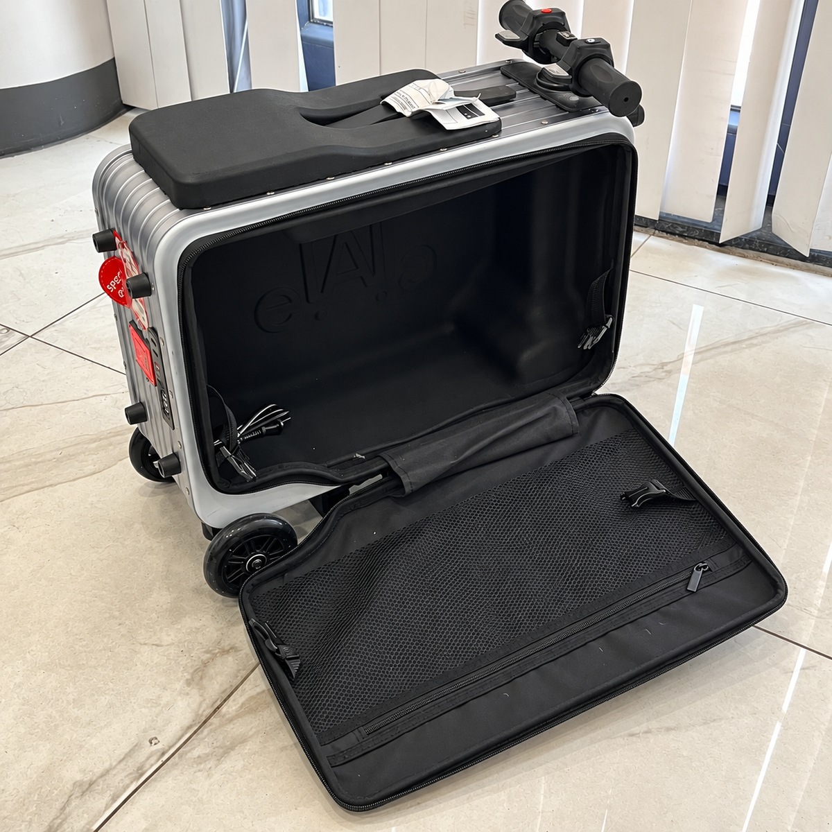 OUTLET-ELEKTRİKLİ BİNEBİLİR VALİZ – VALİZ VE SCOOTER BİR ARADA!
